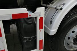 德龙新M3000 油罐车底盘图片