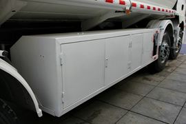 德龙新M3000 油罐车底盘图片