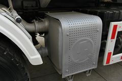 陕汽重卡 德龙新M3000 290马力 8X4 油罐车(SX5316GYYGM456)