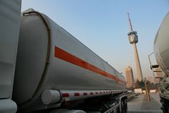 陕汽重卡 德龙新M3000 290马力 8X4 油罐车(SX5316GYYGM456)