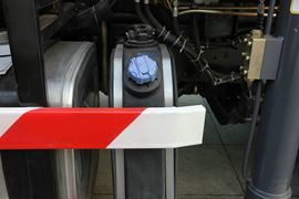 德龙F3000&nbsp;随车吊底盘图片