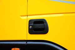 上汽红岩 新金刚重卡 300马力 8X4 7.6米自卸车(CQ3315HMG396)