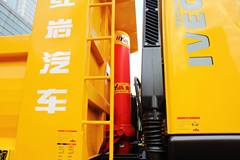 上汽红岩 新金刚重卡 300马力 8X4 7.6米自卸车(CQ3315HMG396)