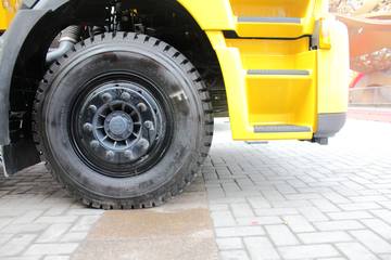 �������� ��ʨM100 6X4 12�� �泵��ͼƬ