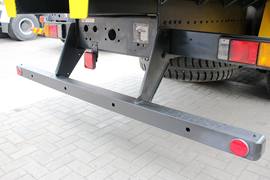 杰狮&nbsp;随车吊底盘图片