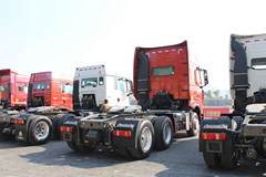 中国重汽 HOWO T7H重卡 440马力 6X2牵引车(九气囊)(ZZ4257V323HD1)