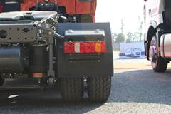 中国重汽 HOWO T7H重卡 440马力 6X2牵引车(九气囊)(ZZ4257V323HD1)