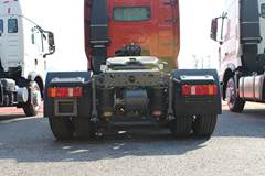 中国重汽 HOWO T7H重卡 440马力 6X2牵引车(九气囊)(ZZ4257V323HD1)