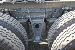 中国重汽 HOWO T7H重卡 440马力 6X2牵引车(九气囊)(ZZ4257V323HD1)