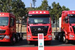 中国重汽 豪瀚J5G重卡 轻量化版 350马力 6X2牵引车(ZZ4255N27C3D1B)