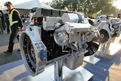 中国重汽MC07.35-40 350马力 7L 国四 柴油发动机