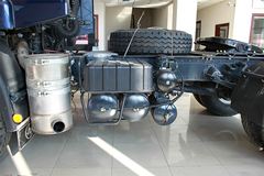 上汽红岩 杰狮M100重卡 290马力 4X2牵引车(CQ4185HMG361)