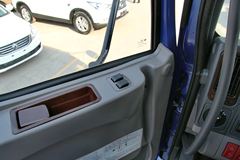 东风柳汽 乘龙M3中卡 160马力 4X2 7.7米厢式载货车底盘(LZ5162XXYM3AA)