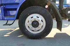 东风柳汽 乘龙M3中卡 160马力 4X2 7.7米厢式载货车底盘(LZ5162XXYM3AA)
