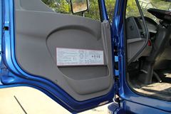 东风柳汽 乘龙M3中卡 220马力 6X2 9.6米厢式载货车(LZ5250XXYRCMA)