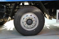 东风柳汽 乘龙M3中卡 220马力 6X2 9.6米厢式载货车(LZ5250XXYRCMA)