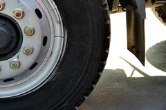 东风柳汽 乘龙M3中卡 220马力 6X2 9.6米厢式载货车(LZ5250XXYRCMA)