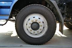 东风柳汽 乘龙M3中卡 220马力 6X2 9.6米厢式载货车(LZ5250XXYRCMA)