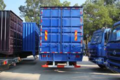 东风柳汽 乘龙M3中卡 220马力 6X2 9.6米厢式载货车(LZ5250XXYRCMA)