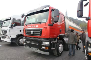 中国重汽 SITRAK C5H 340马力 8X4 油罐车(昌骅牌)(HCH5320GYYZ)