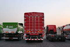 中国重汽 斯太尔M5G重卡 310马力 8X4 9.6米仓栅式载货车(ZZ5313CCYN466GD1)