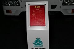 中国重汽 斯太尔M5G重卡 260马力 4X2 LNG牵引车(ZZ4181M421GE1L)