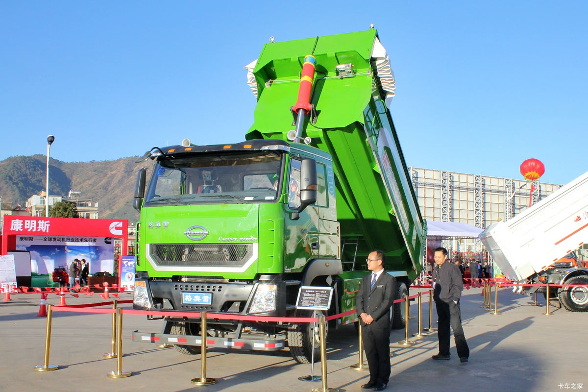 时骏 格奥雷重卡 336马力 6X4 5.8米LNG自卸车(U型斗新型渣土车)