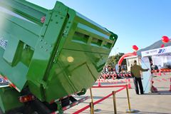 时骏 格奥雷重卡 336马力 6X4 5.8米LNG自卸车(U型斗新型渣土车)(LFJ3255G11)