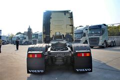 沃尔沃 新FH重卡 460马力 6X2R 高顶牵引车(土豪金)