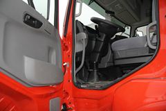 东风商用车 天龙重卡 245马力 6X2 9.6米厢式载货车底盘(DFL5253XXYAX1B)