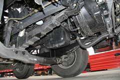 东风商用车 天龙重卡 245马力 6X2 9.6米厢式载货车底盘(DFL5253XXYAX1B)