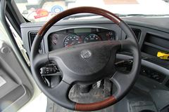 东风柳汽 乘龙M5重卡 245马力 6X2 9.6米排半厢式载货车(LZ5200XXYM5CA) 东风柳汽 乘龙M5重卡 245马力 6X2 9.6米排半厢式载货车(LZ5200XXYM5CA)