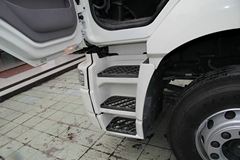 东风柳汽 乘龙M5重卡 245马力 6X2 9.6米排半厢式载货车(LZ5200XXYM5CA) 东风柳汽 乘龙M5重卡 245马力 6X2 9.6米排半厢式载货车(LZ5200XXYM5CA)