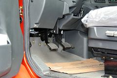 一汽柳特 新安捷(L5R)重卡 420马力 6X4长头牵引车(CA4255K2E4R5T1A92)