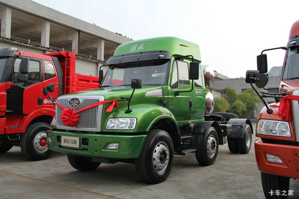 一汽柳特 新安捷(L5R)重卡 350马力 6X2 LNG长头牵引车(CA4252N2E5R5T3A90)
