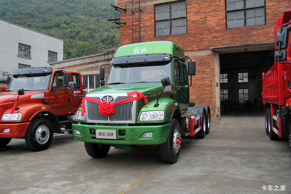 一汽柳特 新安捷(L5R)重卡 290马力 6X2 LNG长头牵引车(CA4252N2E5R5T3A90)