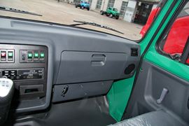 神力L4&nbsp;牵引车驾驶室                                               图片