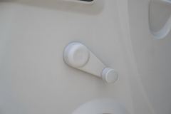 解放 J6F 130马力 4.21米单排厢式轻卡(带尾板)(CA5041XXYP40K2L1E4A84-3)