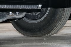 跃进 超越C500-33 140马力 4.1米单排栏板轻卡(上菲红)(NJ1041ZFDCWZ)