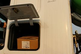 HOWO-7&nbsp;混凝土搅拌车驾驶室                                               图片