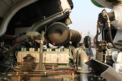 中国重汽 HOWO 380马力 8X4 混凝土搅拌车(ZZ5317GJBN3667D1)