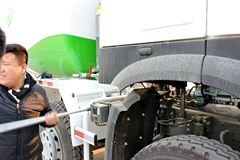 中国重汽 HOWO 380马力 8X4 混凝土搅拌车(ZZ5317GJBN3667D1)