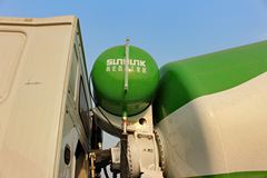 中国重汽 HOWO 380马力 8X4 混凝土搅拌车(ZZ5317GJBN3667D1)