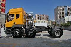 东风柳汽 乘龙M5重卡 375马力 6X2 LNG牵引车(LZ4240M5CB)