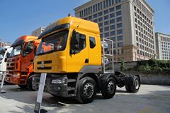 东风柳汽 乘龙M5重卡 375马力 6X2 LNG牵引车(LZ4240M5CB)