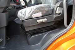 东风柳汽 乘龙M5重卡 400马力 6X2牵引车(LZ4241M5CA)