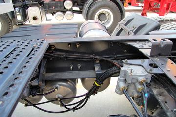 �������� ����M5�ؿ� 375���� 6X4 LNGǣ����(LZ4250M5DB)ͼƬ