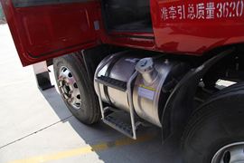 龙卡&nbsp;牵引车底盘                                                图片