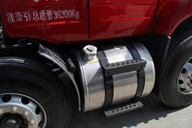 龙卡&nbsp;牵引车底盘                                                图片