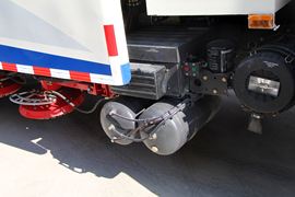 东风柳汽底盘&nbsp;垃圾运输车底盘图片